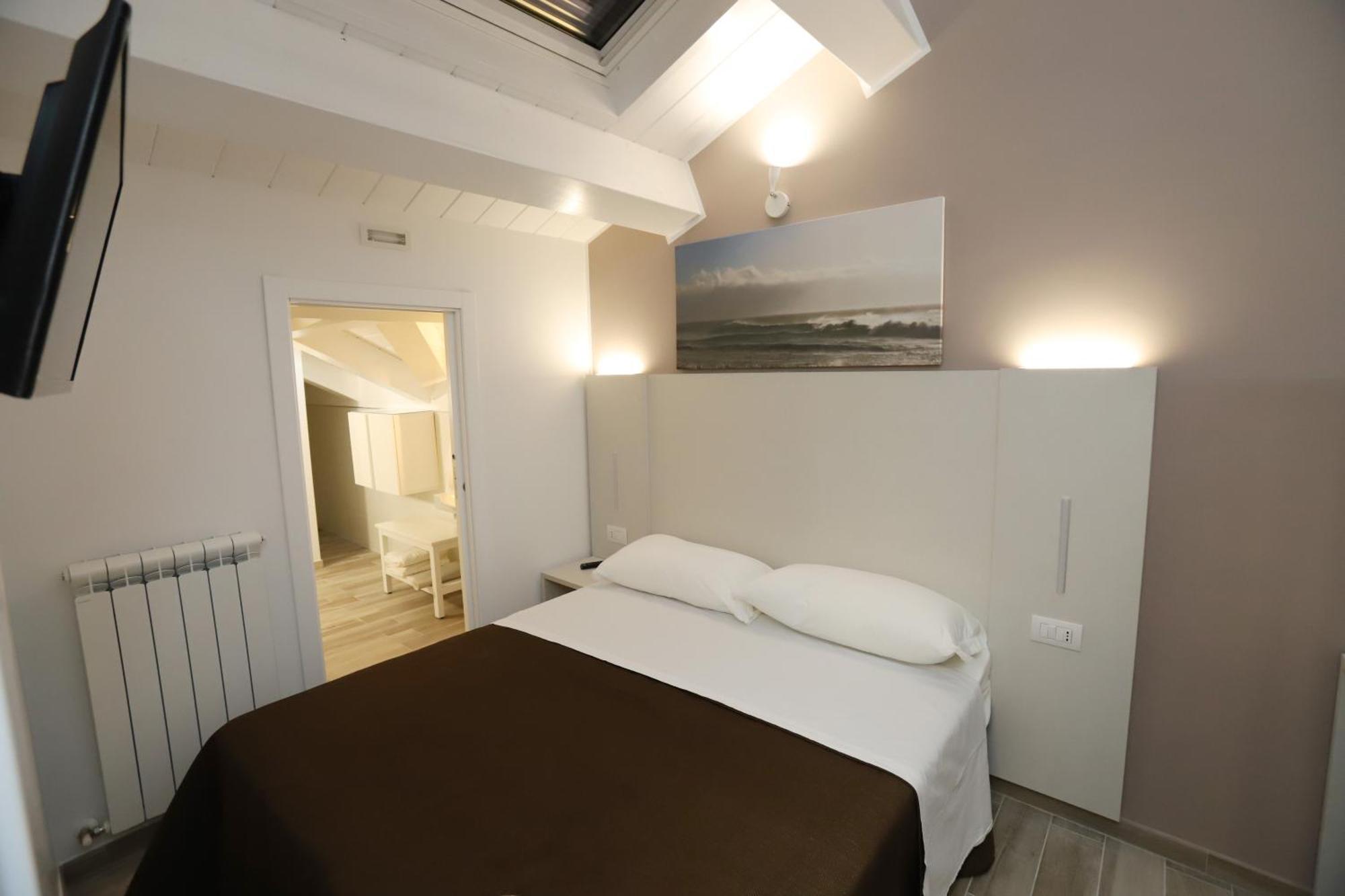 Orchidea Rooms & Suites Чивітанова-Марке Екстер'єр фото