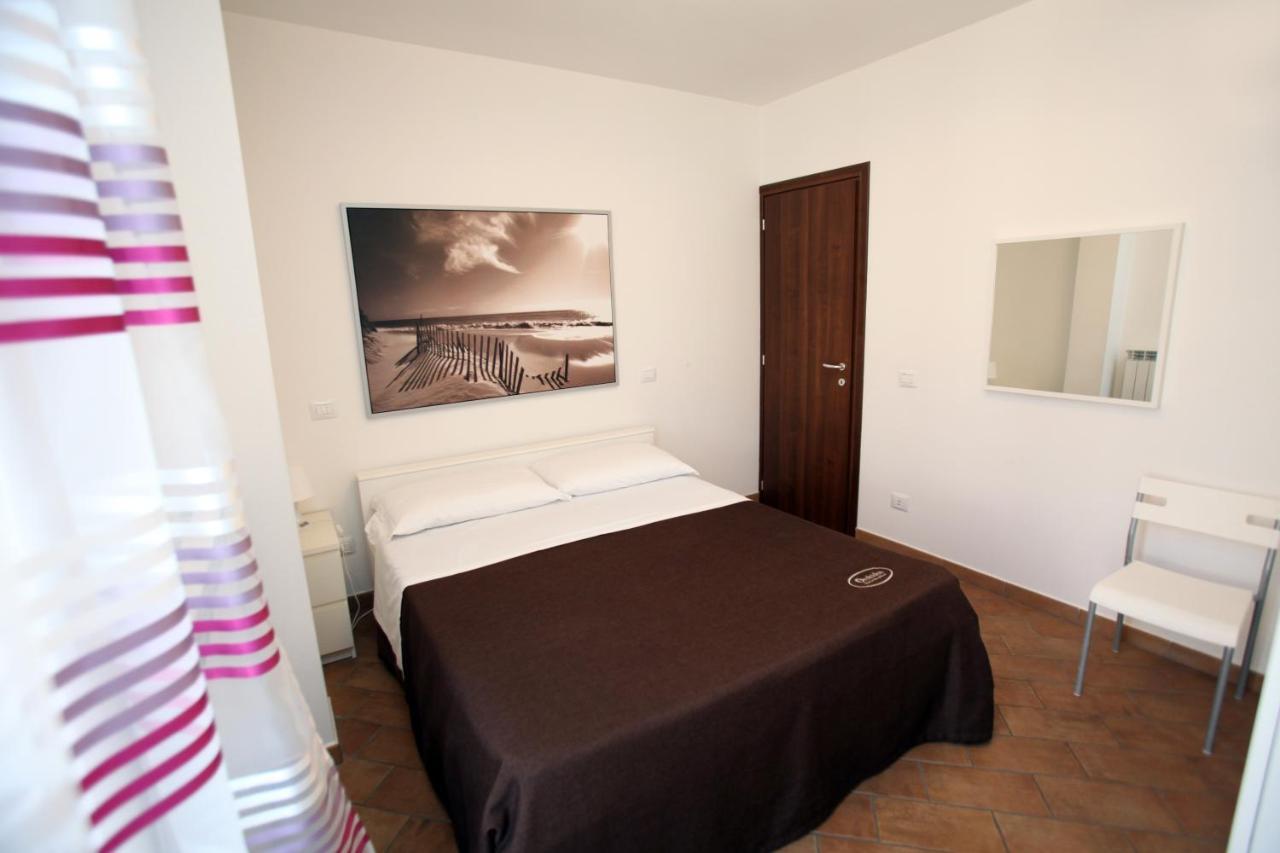 Orchidea Rooms & Suites Чивітанова-Марке Екстер'єр фото